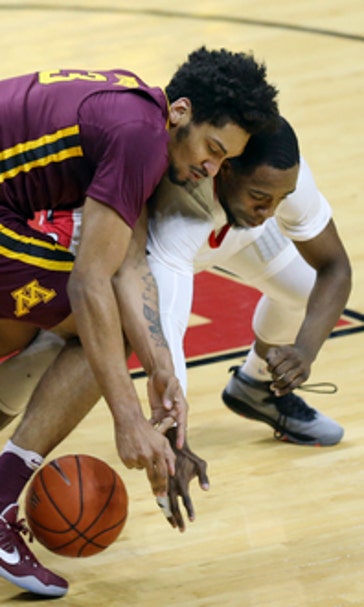 Murphy's has double-double in Minnesota's win (Feb 11, 2017)